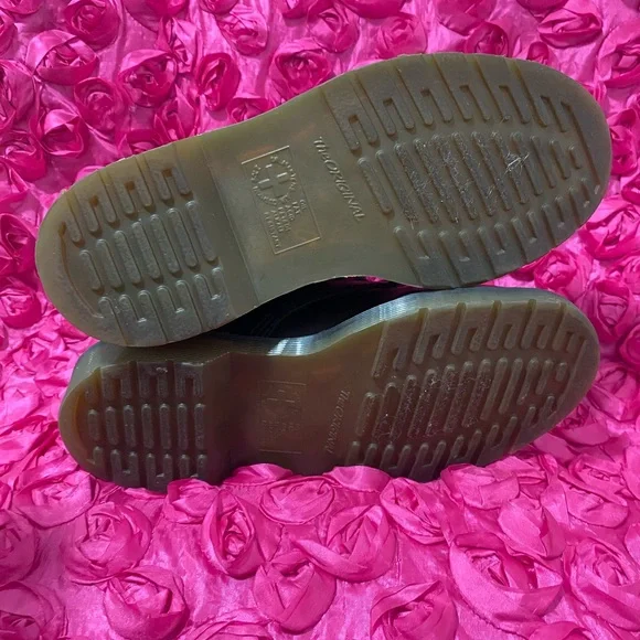 Dr Martens Modern Classics Smooth 1460 8-Eye Boots - Picture 6 of 10